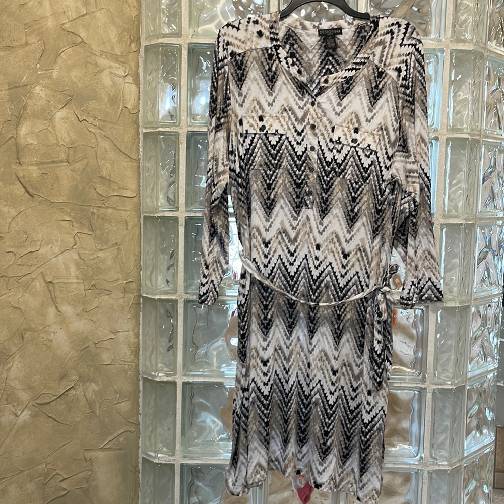 Tunic style dress hits below the knee; snakeskin like design. Super soft.